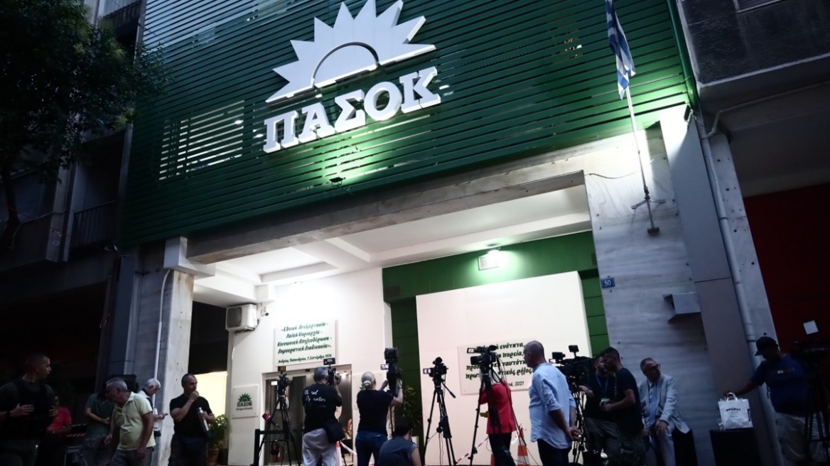 ΠΑΣΟΚ για συνέντευξη Μητσοτάκη: Το σύμφωνο συμβίωσης το είχαν ψηφίσει όλοι οι βουλευτές μας, ενώ μόλις 19 της ΝΔ