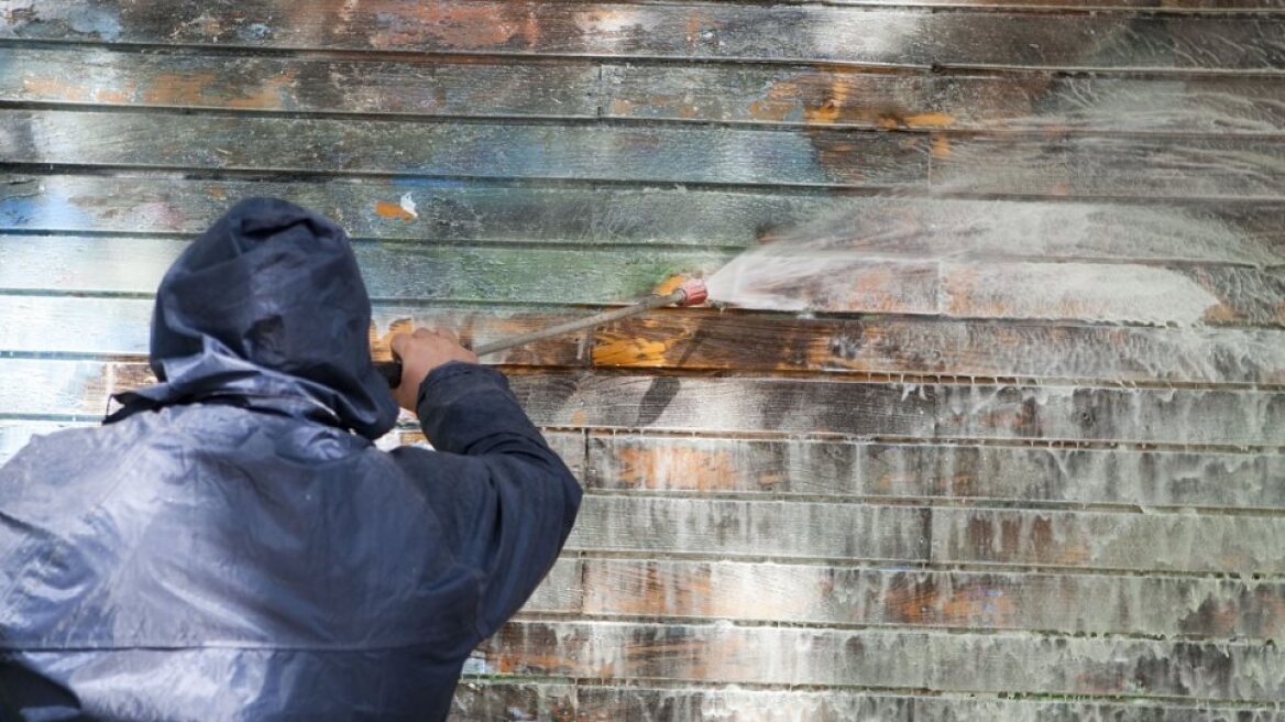 Ελσίνκι: Αντιδήμαρχος πιάστηκε να... ζωγραφίζει γκράφιτι 