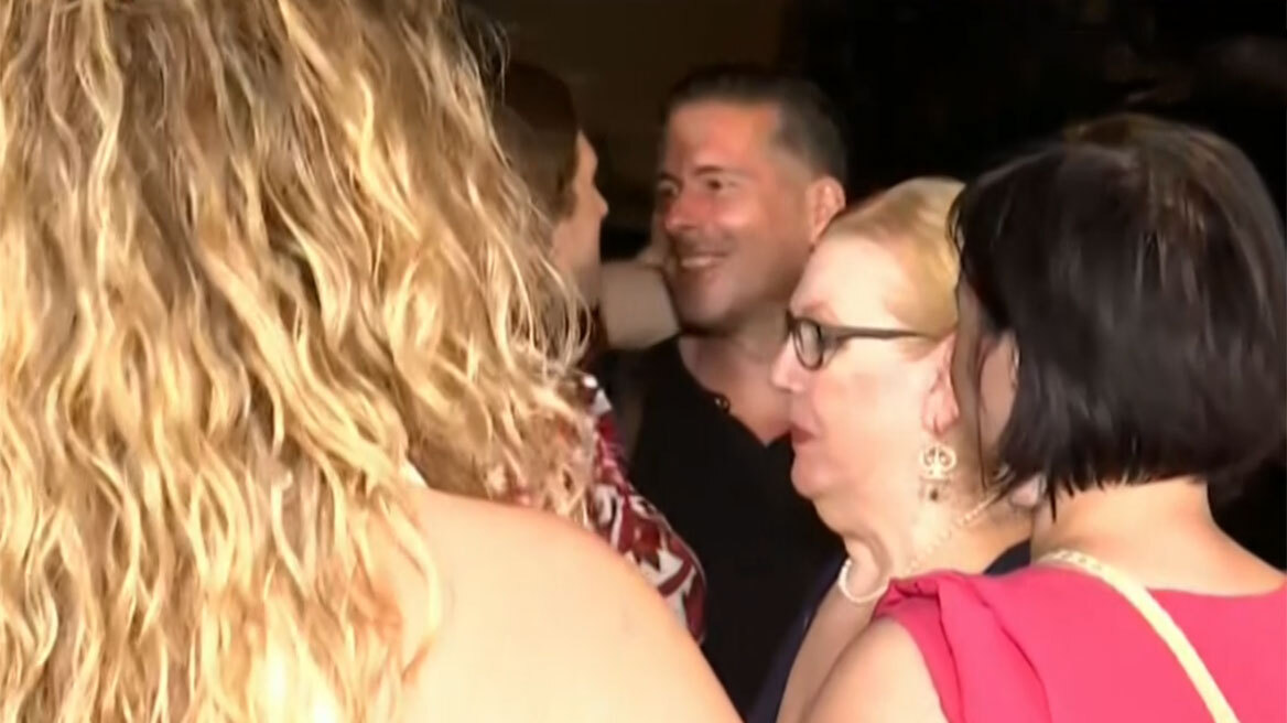 Ζωή Κωνσταντοπούλου: Το φιλί με τον σύντροφό της, Διαμαντή Καραναστάση, το βράδυ των εκλογών