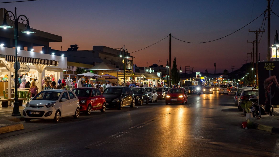 Τουρίστρια στη Ρόδο αντιλήφθηκε ότι τη βιντεοσκοπούσαν ενώ έκανε σεξ