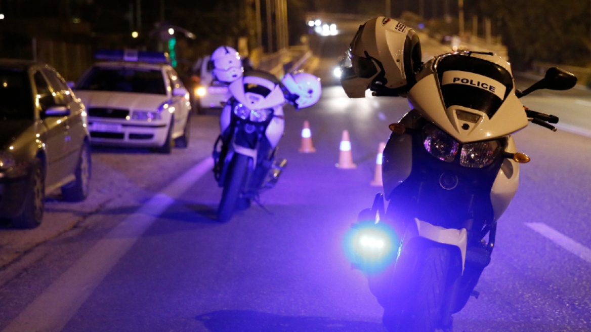 Αστυνομικός στη Λάρισα ζήτησε τα στοιχεία του από άντρα κι εκείνος του απάντησε με κουτουλιά Αστυνομικός στη Λάρισα ζήτησε τα στοιχεία του από άντρα κι εκείνος του απάντησε με κουτουλιά