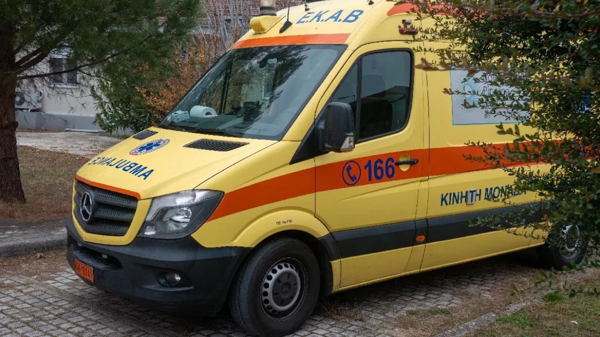 ΕΚΑΒ – Ελλείψεις: Δρομολογείται η ρύθμιση για τα μικτά πληρώματα των ασθενοφόρων