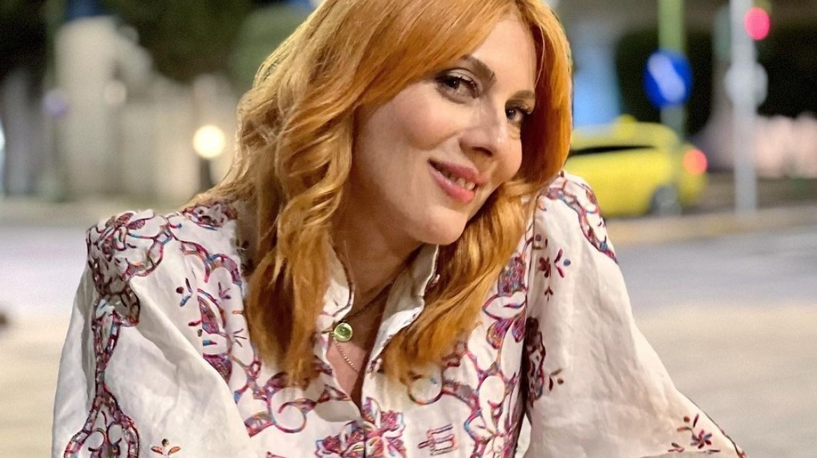 Η Σμαράγδα Καρύδη με εντυπωσιακό φόρεμα που κολακεύει και κοκαλιάρικες και πιο «γεμάτες» σιλουέτς