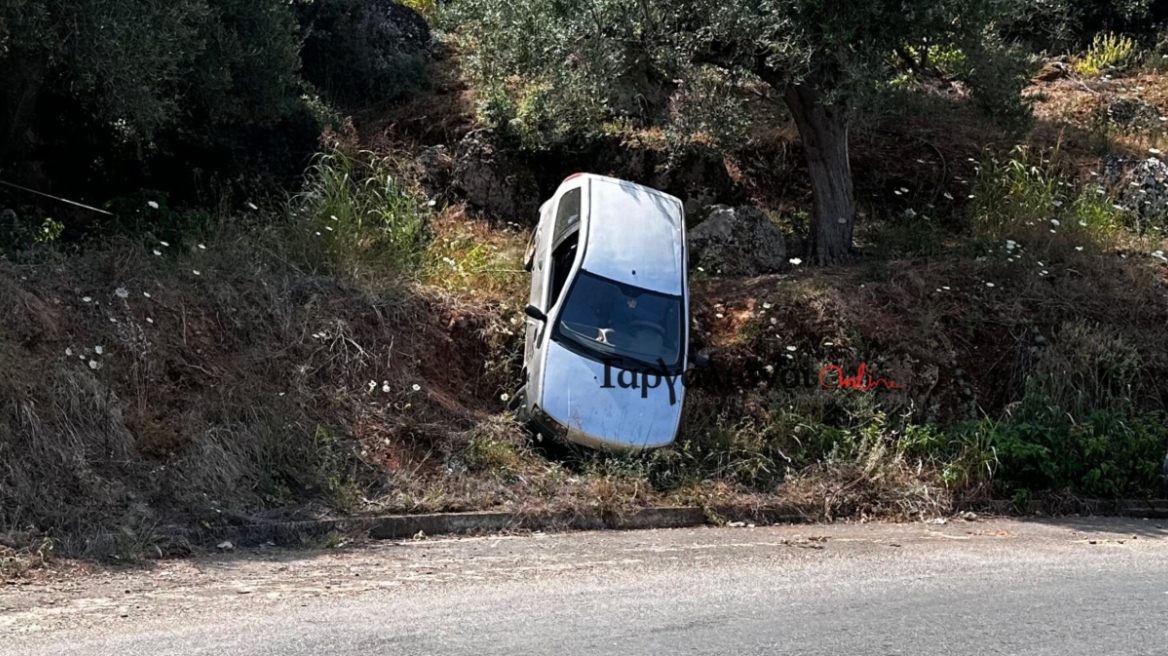 Μεσσηνία: Περίεργο τροχαίο στους Γαργαλιάνους - Η κατηφόρα «πήρε» ΙΧ, δείτε φωτογραφίες