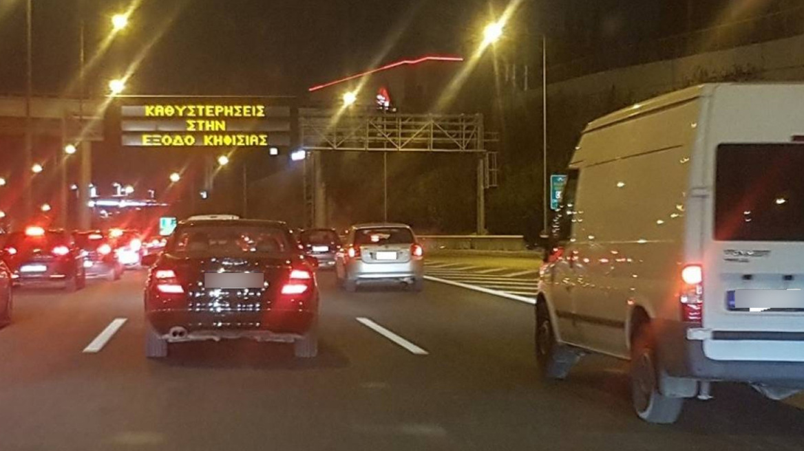 Κίνηση: Καθυστερήσεις στην Αττική Οδό λόγω επιστροφής από τις παραλίες - Στο «κόκκινο» και η Αθηνών-Κορίνθου