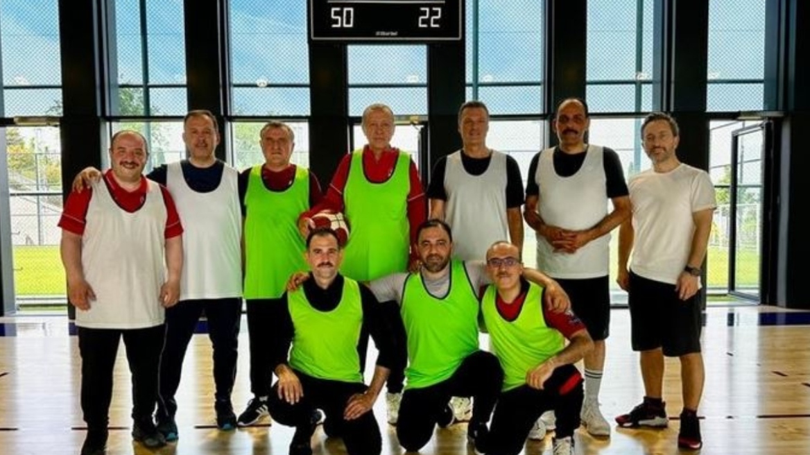 Τουρκία: «Fake ότι ο Ερντογάν έπαιξε μπάσκετ» λένε χρήστες του διαδικτύου - «Είστε βαθιά άρρωστοι» απαντά βουλευτής του