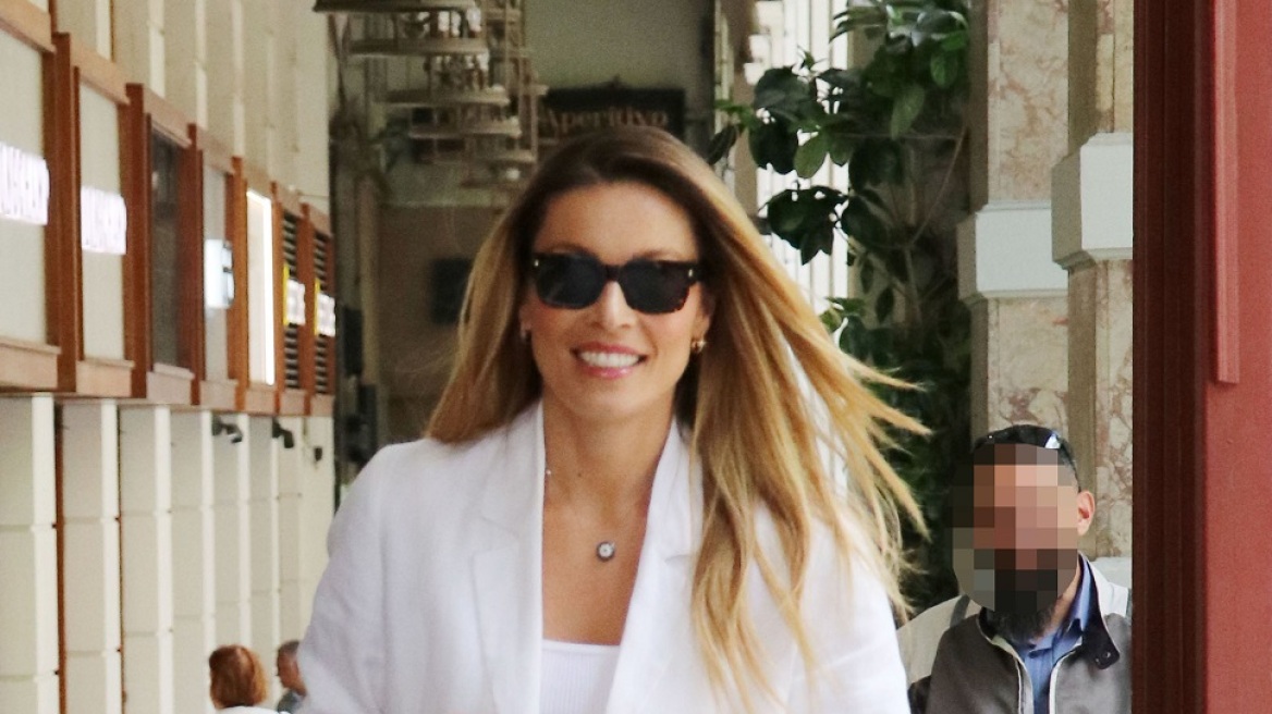 Μαριέττα Χρουσάλα: Πώς φόρεσε το λευκό σακάκι της