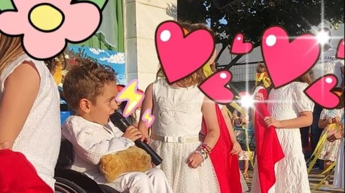 Ο Παναγιώτης Ραφαήλ μεγαλώνει: Είπε ποίημα στην καλοκαιρινή γιορτή του σχολείου του