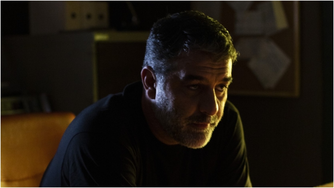 Αυτή η νύχτα μένει: Ο Στρατής και η Βάσω στον τάφο της μητέρας τους