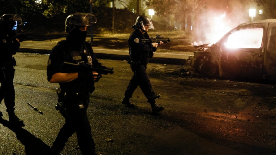 Ταραχές στη Γαλλία: Οι εισαγγελείς ερευνούν τον θάνατο ενός 27χρονου, σε κώμα 25χρονος από σκάγια στο κεφάλι 
