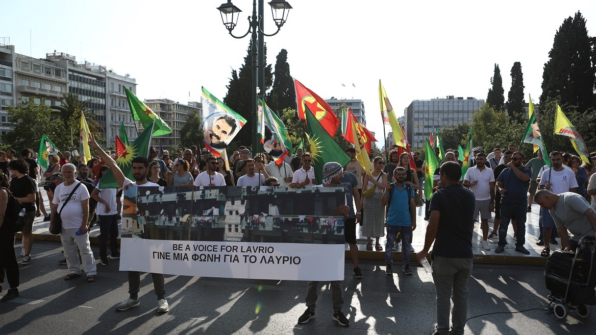 Διαδήλωση Κούρδων στο κέντρο της Αθήνας για την εκκένωση δομής προσφύγων στο Λαύριο