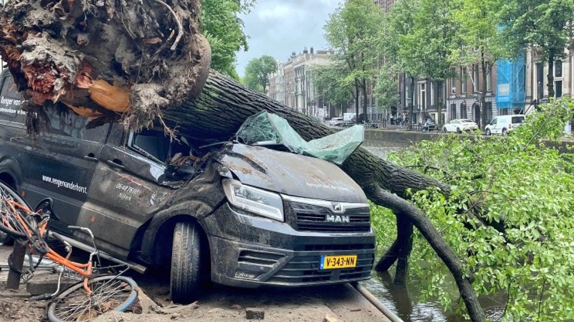 Επέλαση της θερινής καταιγίδας «Poly» σε Ολλανδία και Γερμανία - Τρεις νεκροί και προβλήματα στις μεταφορές