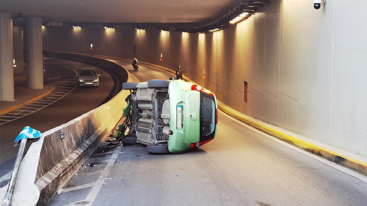 Τροχαίο στη Νέα Φιλαδέλφεια - Ντελαπάρισε αυτοκίνητο, ένας τραυματίας - Δείτε φωτογραφίες