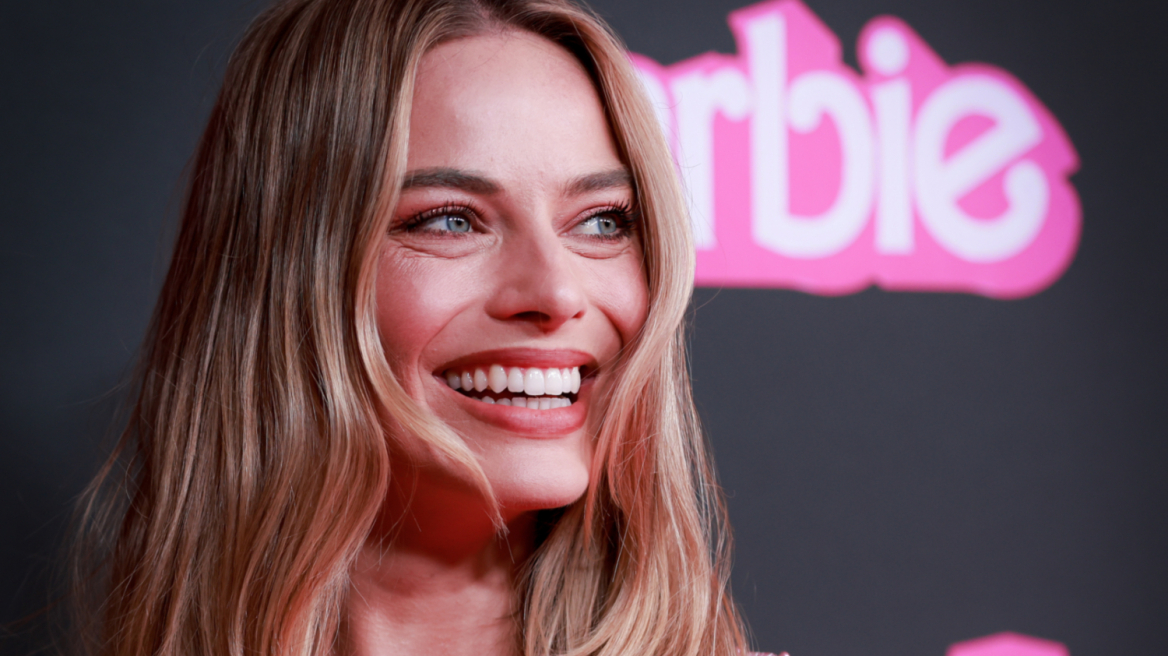 Barbiecore: Η Margot Robbie με το πιο κομψό μανικιούρ σε ροζ αποχρώσεις