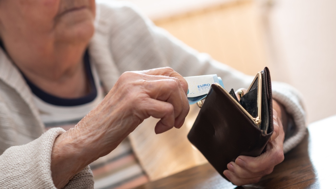 Eργαζόμενοι συνταξιούχοι: 9 χρήσιμες ερωτήσεις και απαντήσεις για τη δήλωση εργασίας στην πλατφόρμα του ΕΦΚΑ