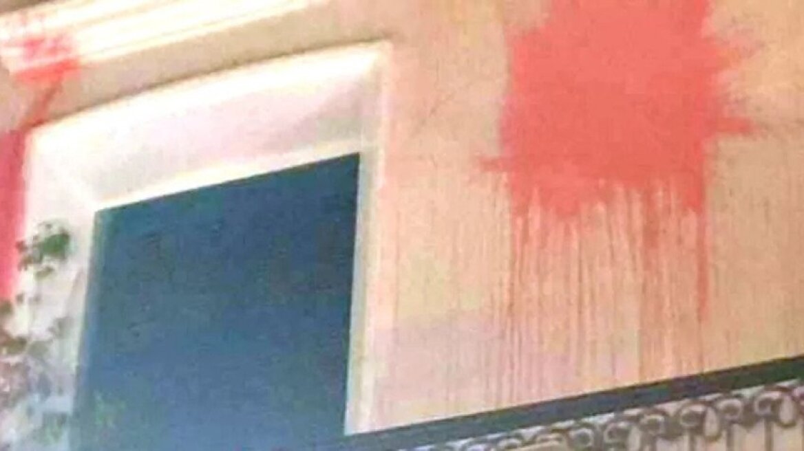 Πάτρα: Άγνωστοι επιτέθηκαν στο προξενείο της Γαλλίας