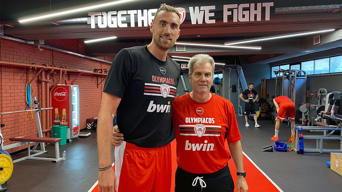 Μιλουτίνοφ: Εξετάσεις και προπονήσεις για τον Σέρβο σέντερ