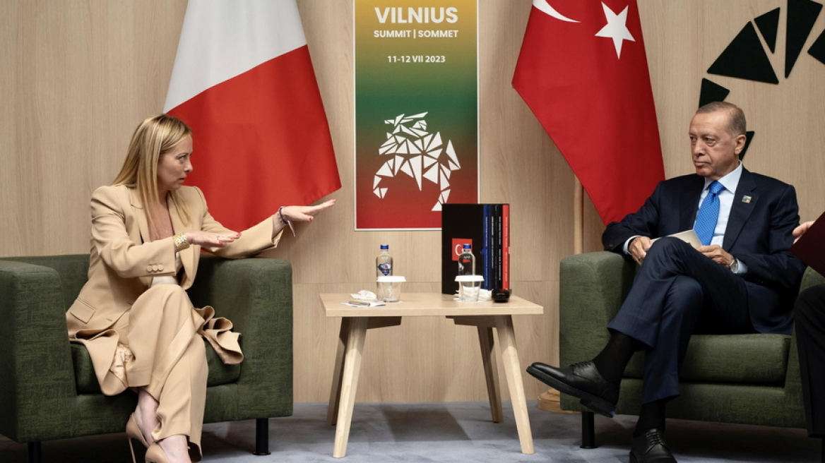 Συνάντηση Μελόνι - Ερντογάν στο περιθώριο της Συνόδου του ΝΑΤΟ