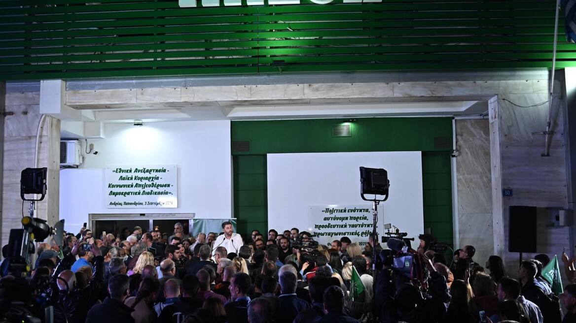 ΠΑΣΟΚ: Επικοινωνιακά τα «αγιοβασιλιάτικα καλάθια»