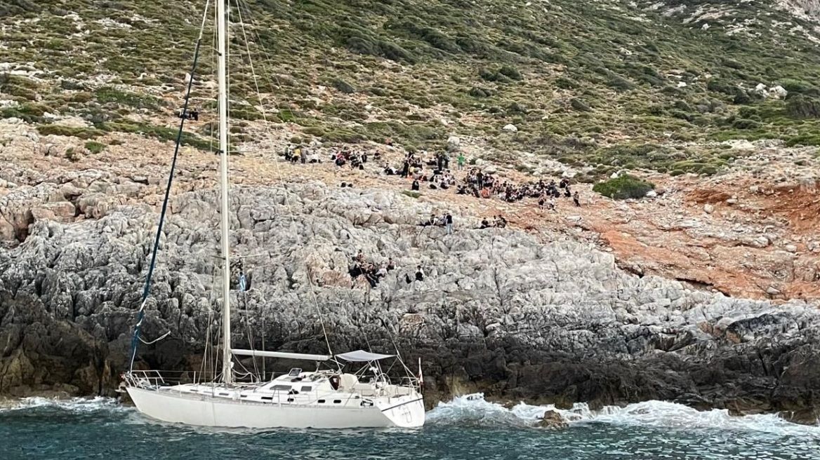Λακωνία: Το Λιμενικό απεγκλώβισε 111 μετανάστες από βραχώδη περιοχή στο Ακρωτήρι Μαλέα - Βιντεο