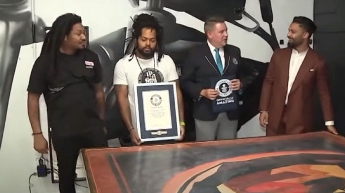 Δημιούργησαν το μεγαλύτερο τατουάζ που έχει δημιουργηθεί ποτέ: Κατέρριψαν το παγκόσμιο ρεκόρ