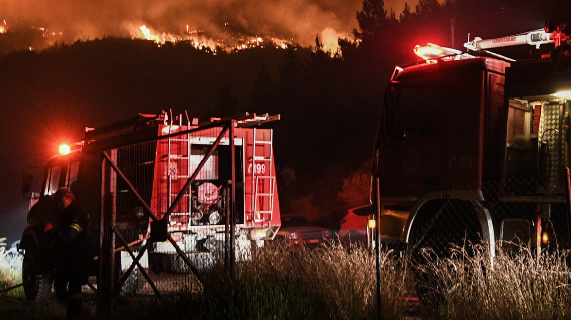 Βελτιωμένη η εικόνα από τη φωτιά που ξέσπασε στο ρέμα της Χελιδονούς στα σύνορα Μεταμόρφωσης - Μενιδίου