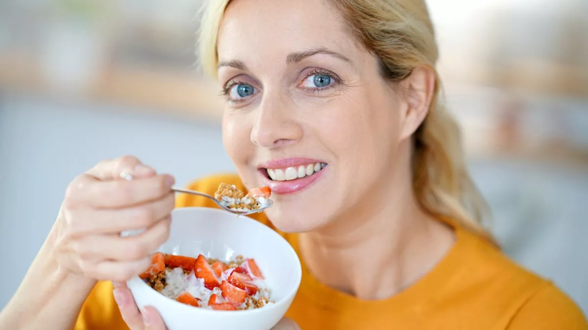 Πατήσατε τα 40; Όλα όσα πρέπει να προσέξετε στη διατροφή σας – Οκτώ top tips