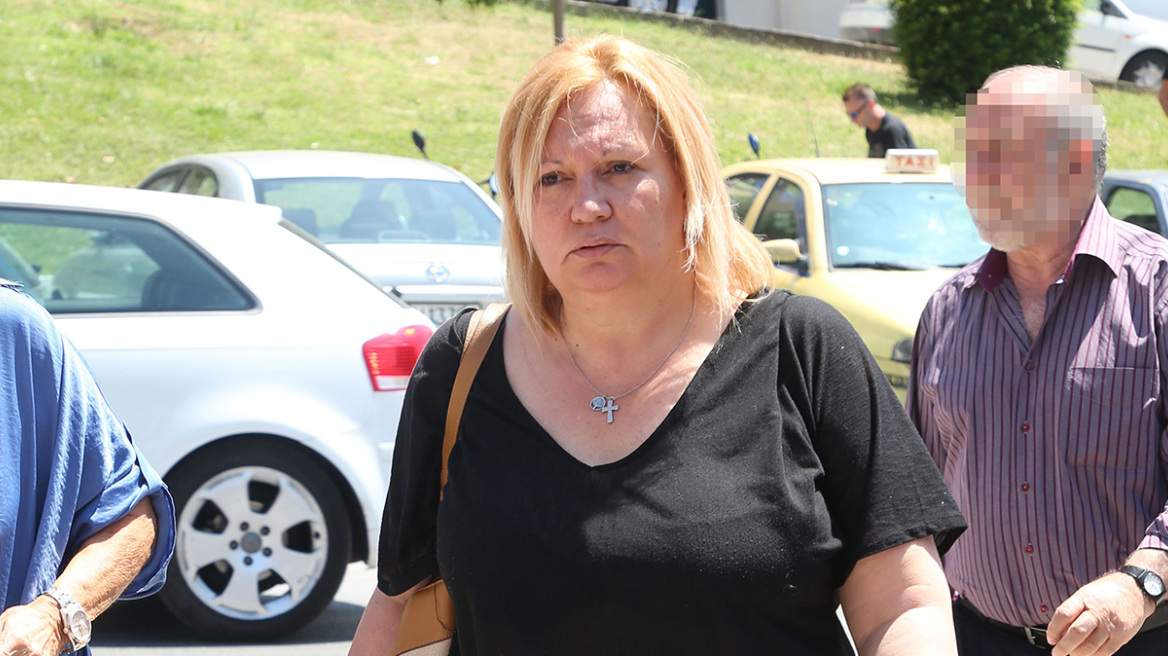 Καίτη Φίνου: Σχόλια μίσους στην ηθοποιό επειδή τα «έβαλε» με την τρανς Μις Ολλανδία