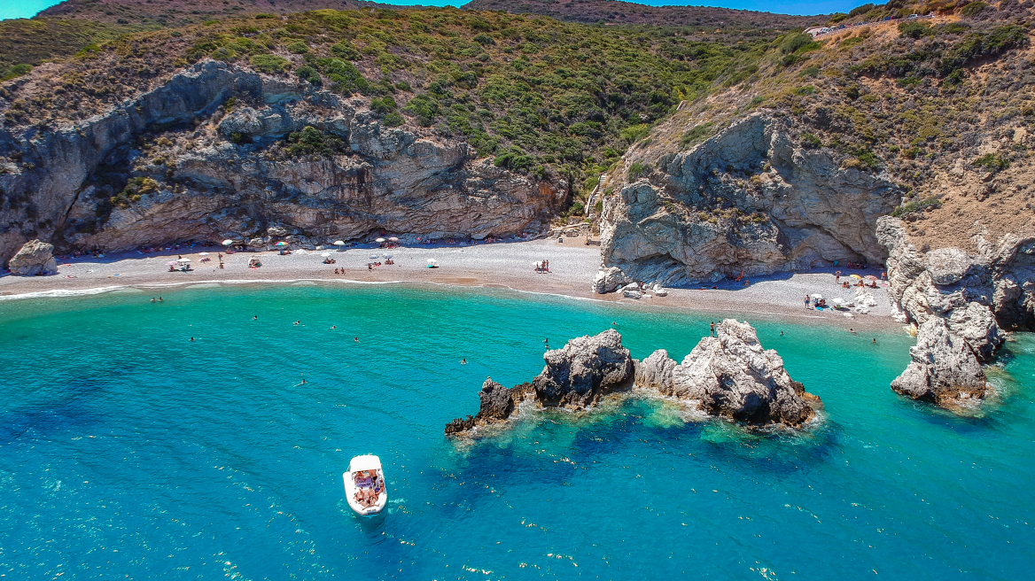 Η μαγευτική παραλία των Κυθήρων με τα 162 σκαλοπάτια