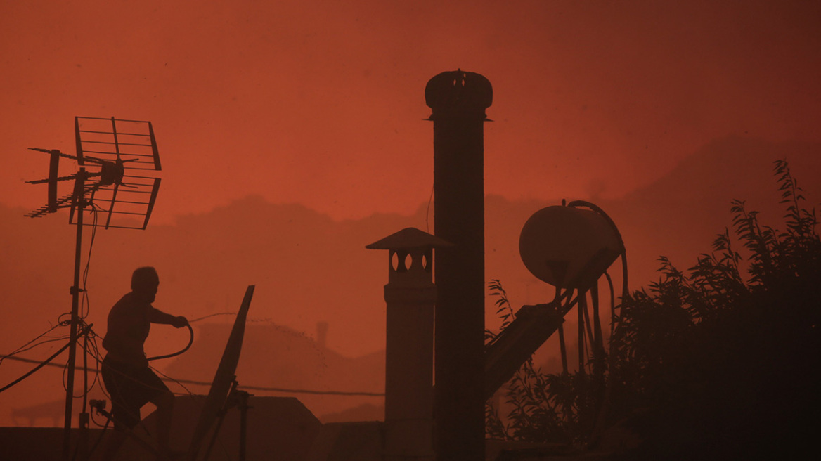 Φωτιές σε Λουτράκι, Δερβενοχώρια, Ανατολική Αττική: Λεπτό προς λεπτό, πώς κάλυψε τις πυρκαγιές το protothema.gr