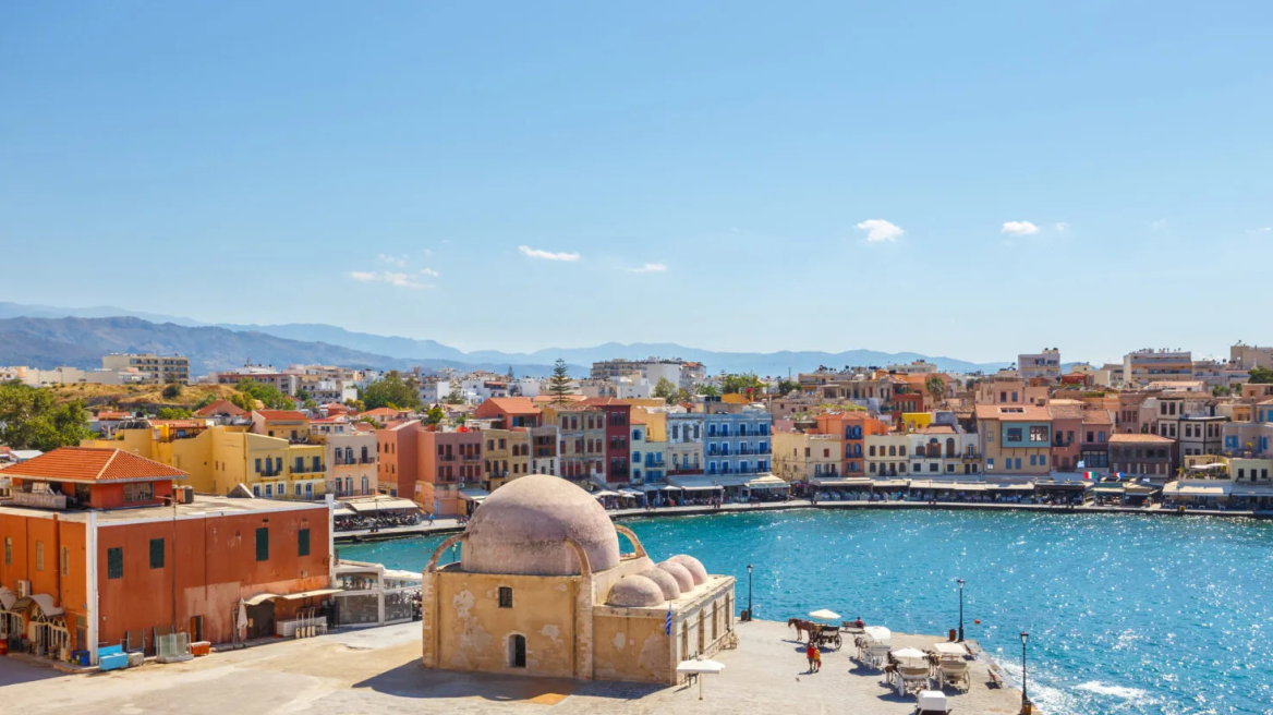 Πόσα χρήματα ξοδεύουν οι Έλληνες για τις διακοπές τους εντός και εκτός της χώρας