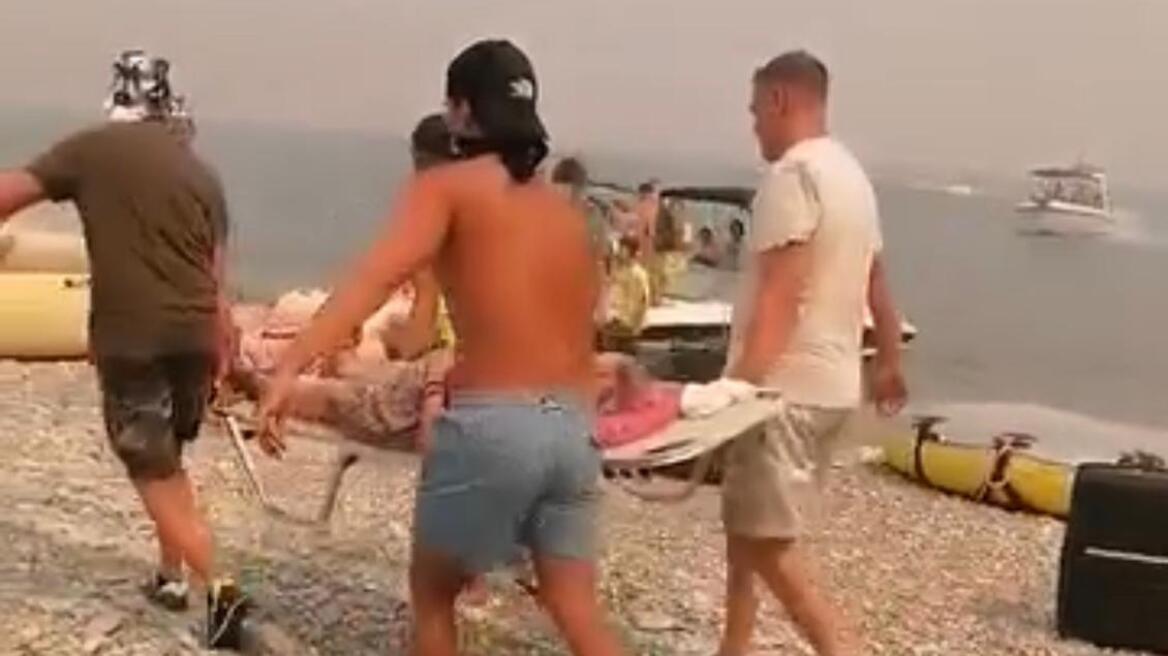 Φωτιά στη Ρόδο: Επί ποδός το Λιμενικό για τον απεγκλωβισμό τουριστών