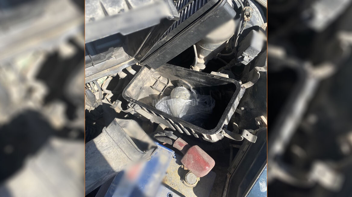 Εύβοια: Αστυνομικός σκύλος βρήκε κρύπτες με ναρκωτικά σε αυτοκίνητο