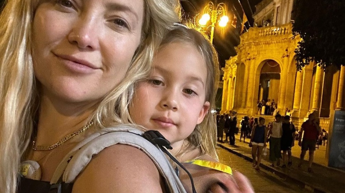 Οι οικογενειακές διακοπές της Κέιτ Χάντσον στην Σικελία