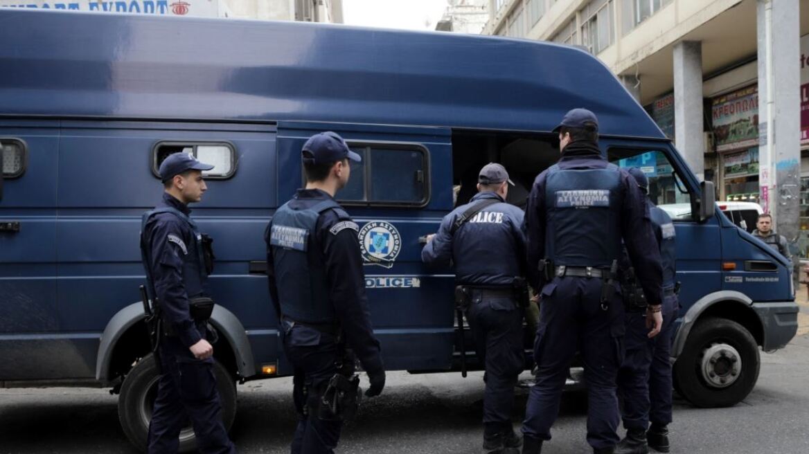 ΕΛΑΣ - Europol: Συνεργασία για εξάρθρωση κυκλώματος διακίνησης μεταναστών με «στάση» την Αθήνα