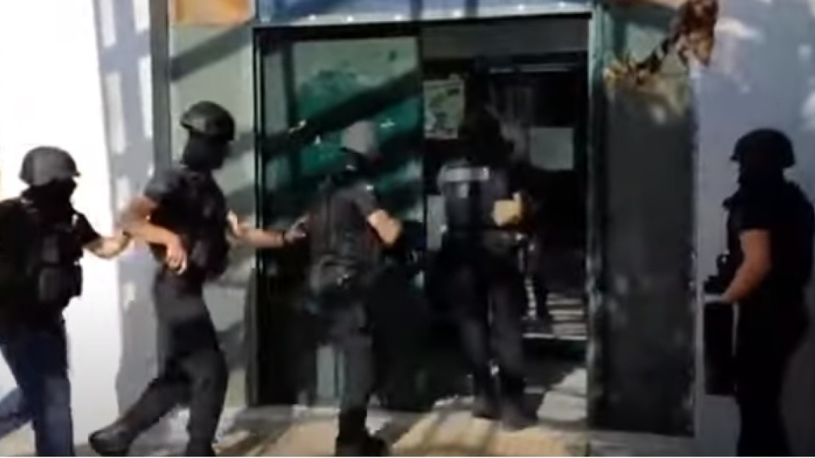 Πετρούπολη: Επιχείρηση από την ΕΛΑΣ σε κτήριο υπό κατάληψη στον Βοτανικό Κήπο