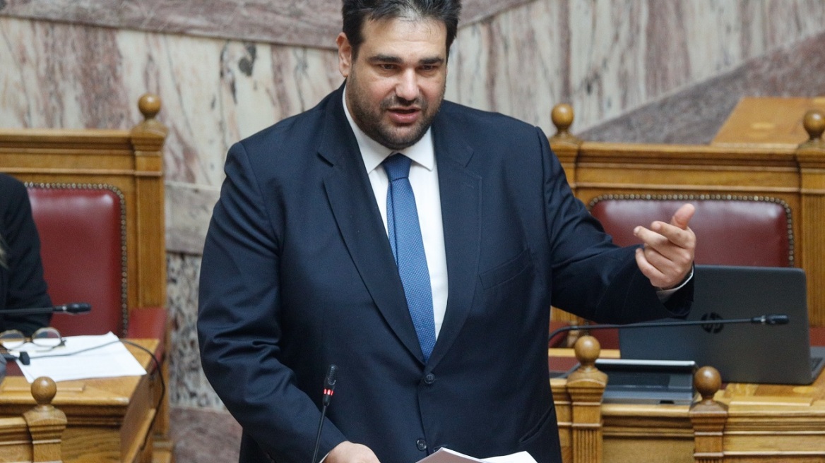 «Μονταζιέρα της χυδαιότητας»: Η απάντηση Λιβάνιου για το «δυστυχώς ή ευτυχώς η ζωή συνεχίζεται» μετά την πτώση του Canadair (βίντεο)