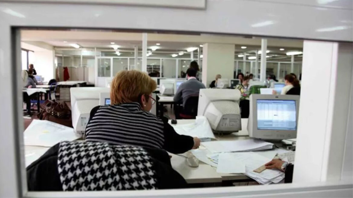 Μισθοί στο Δημόσιο: Τα νέα δεδομένα – Ποιοι δημόσιοι υπάλληλοι θα πάρουν αυξήσεις