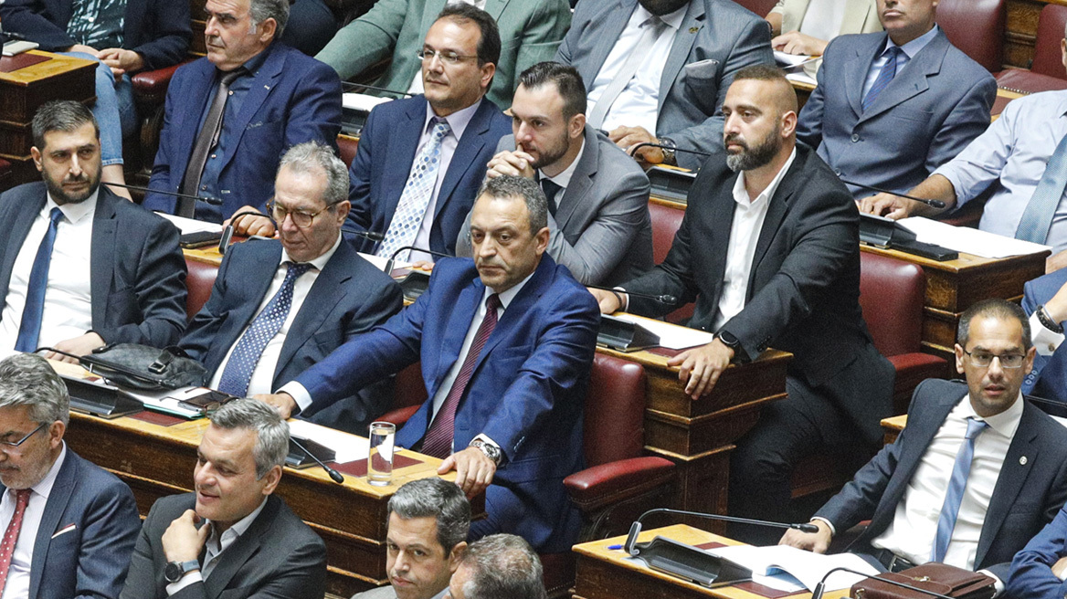 Όπισθεν Στίγκα μετά το «αντάρτικο» των βουλευτών του και τη στήριξη σε Κασιδιάρη - «Θα τα λύσουμε την άλλη εβδομάδα»