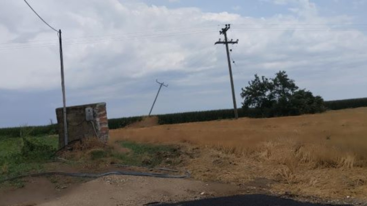 Ξάνθη: Κλιμάκιο του ΕΛΓΑ στην περιοχή για την καταγραφή των ζημιών από ανεμοστρόβιλο - Δείτε φωτογραφίες