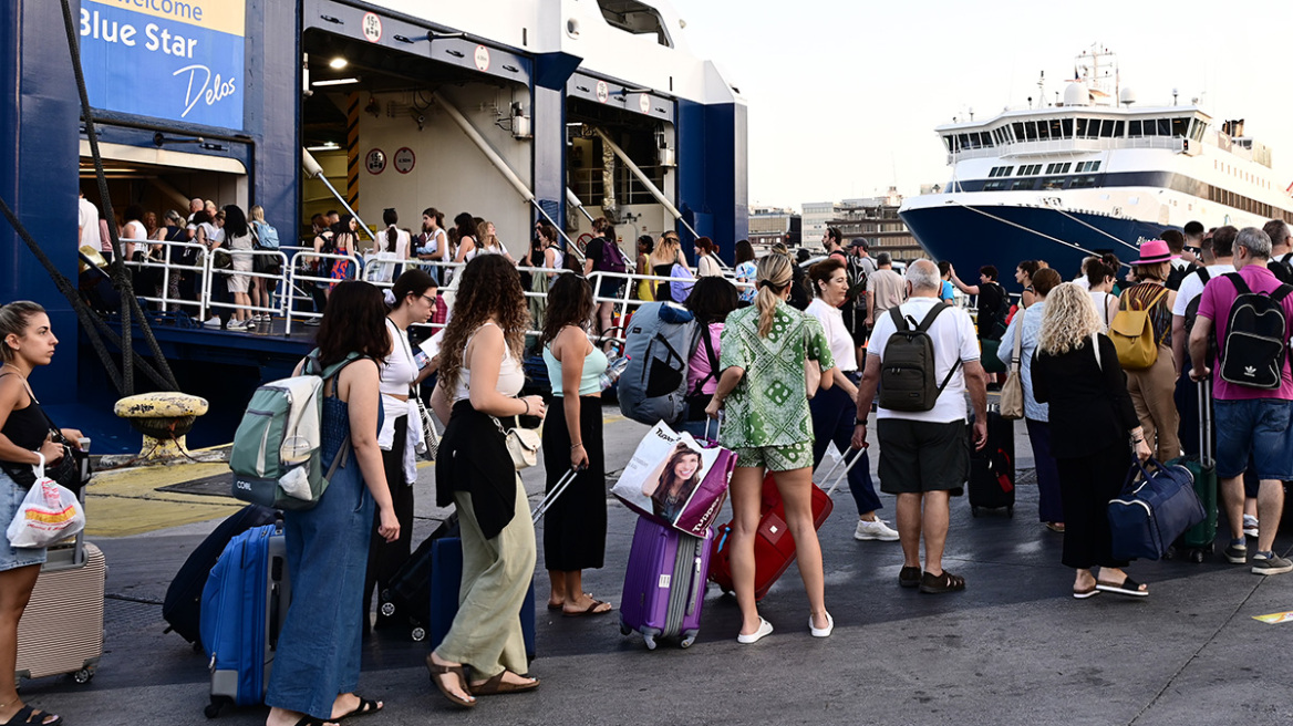 Σαββατοκύριακο της μεγάλης φυγής των αδειούχων από την Αθήνα