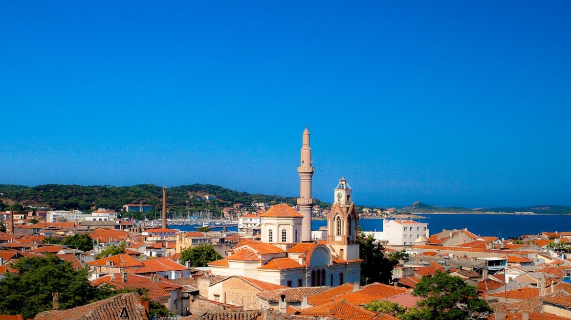 Αϊβαλί: Πλούσια ελληνική ιστορία, πολύχρωμο παζάρι και καλό φαγητό μιάμιση ώρα από το λιμάνι της Λέσβου