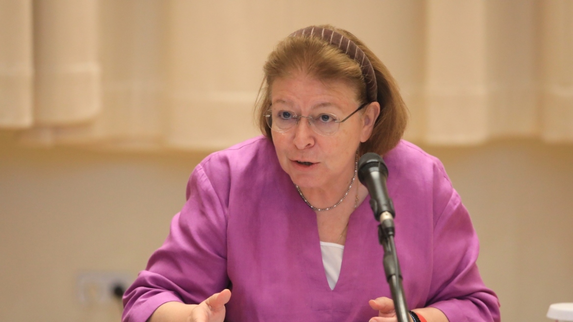 Λίνα Μενδώνη: Της έφτιαξαν ψεύτικο προφίλ στο Twitter