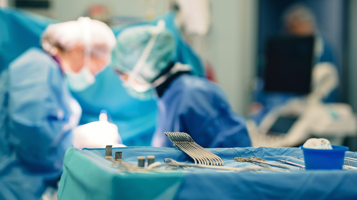 Καρδιοχειρουργικές επεμβάσεις: Πόσες γίνονται στo ΕΣΥ - Ο κίνδυνος από την έλλειψη νέων χειρουργών