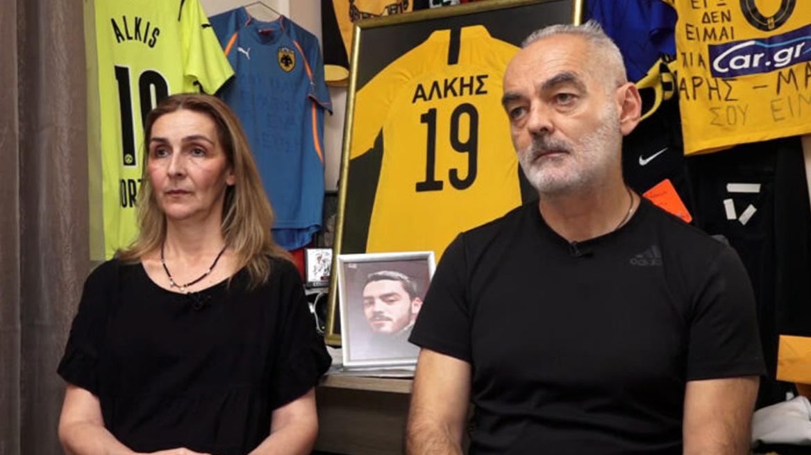 Νέα Φιλαδέλφεια: «Άλλο ένα νέο παιδί χάθηκε στο βωμό της ηλιθιότητας των χούλιγκανς» λέει ο πατέρας του Άλκη