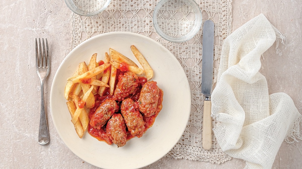 Σουτζουκάκια σμυρναίικα με πατάτες τηγανητές