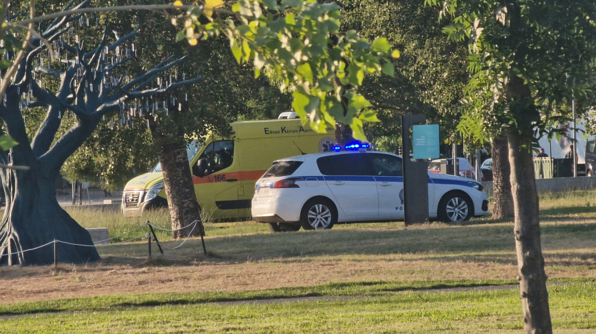 Θεσσαλονίκη: Μυστηριώδης θάνατος στη Νέα Παραλία - Νεκρός εντοπίστηκε άνδρας ανάμεσα σε δέντρα