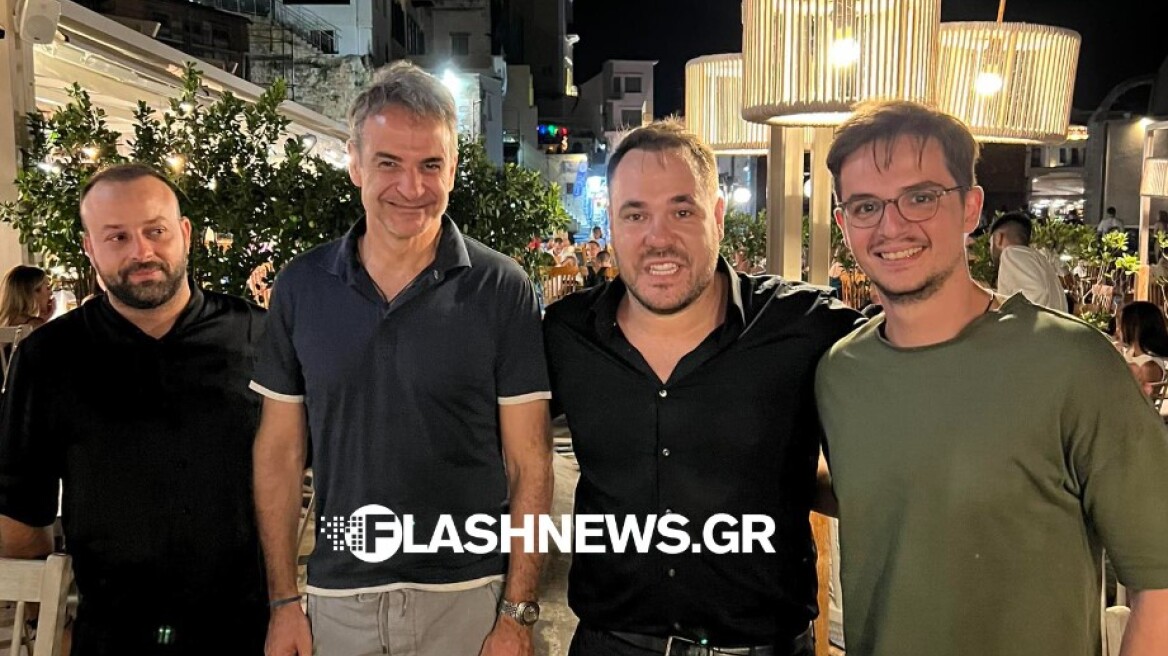 Η βόλτα του Κυριάκου Μητσοτάκη στα Χανιά - Για ψάρια με την οικογένειά του στο Ενετικό Λιμάνι