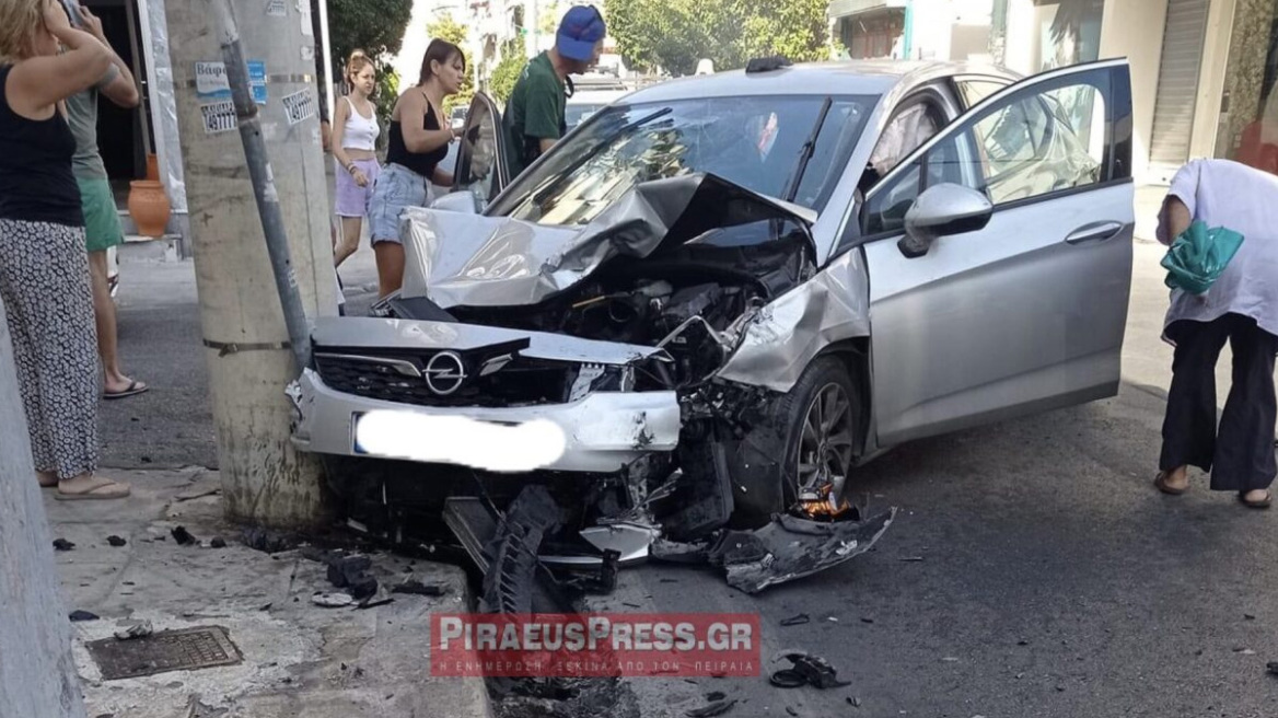 Νίκαια: Τρομακτικό τροχαίο ατύχημα - Δείτε φωτογραφίες