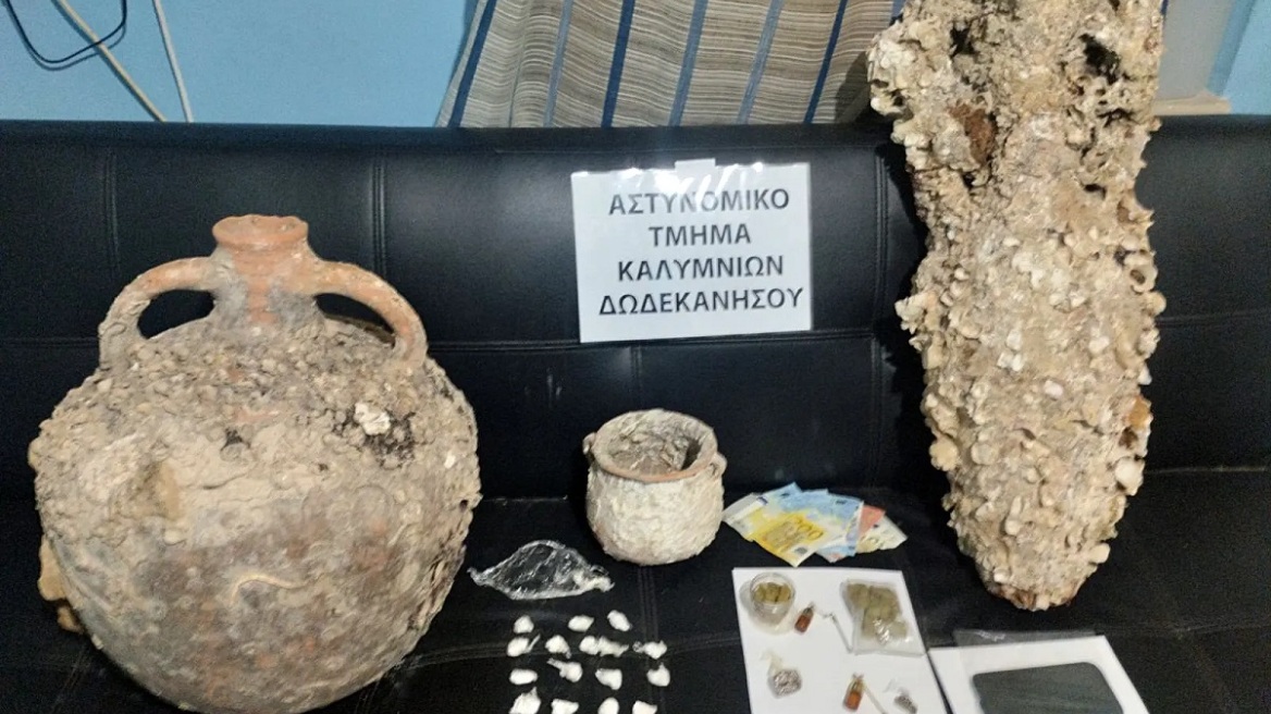 Αρχαία στο σπίτι αλλοδαπών που διακινούσαν ναρκωτικά στην Κάλυμνο